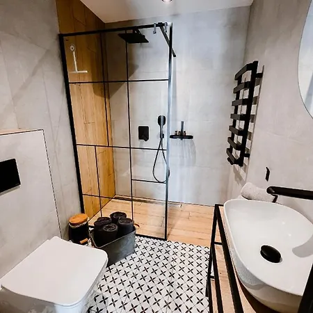 Larice Podgrzewany Basen, Balia I Sauna Apartman