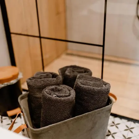 Larice Podgrzewany Basen, Balia I Sauna Apartman *